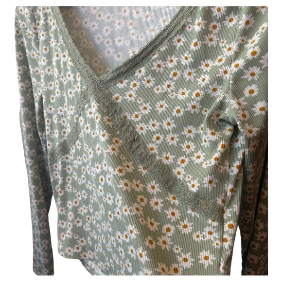 Garage Floral Top - Picture 2 of 5